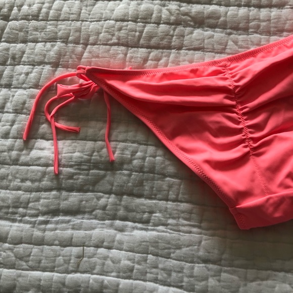 Victoria’s Secret Cheeky String Bikini Bottom - Picture 3 of 4